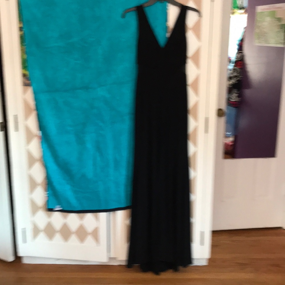 Long black dress with allusion sides